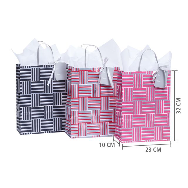 Kit sacolas de papel modelo presente com alça fita tamanho 32x23x10 cm Kit sacolas de papel modelo presente com alça fita tamanho 32x23x10 cm